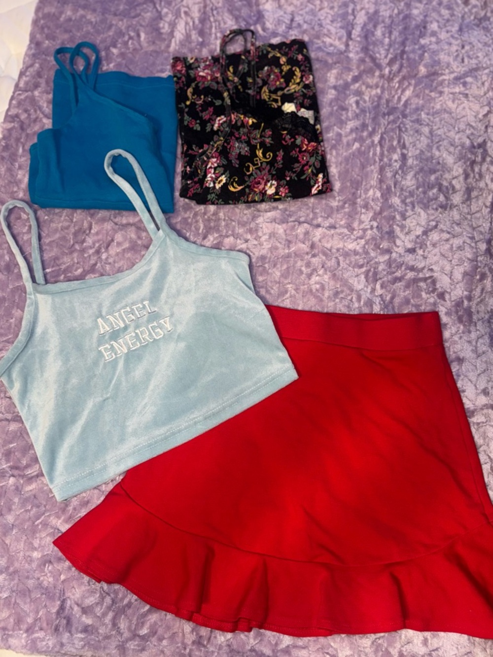 Small clothing bundle!! - Picture 2 of 9